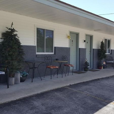 Bear Cove Inn Saint Ignace Exterior photo