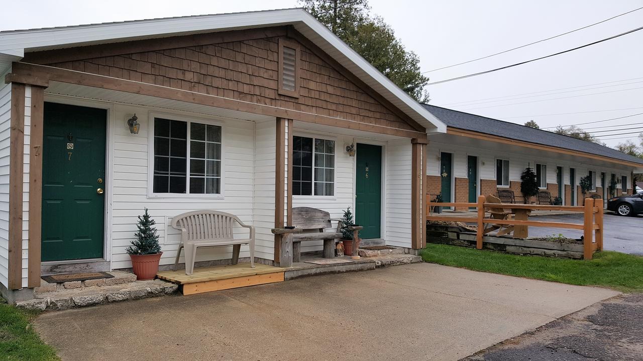 Bear Cove Inn Saint Ignace Exterior photo
